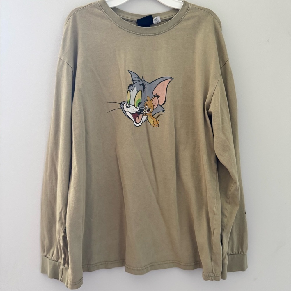 Tom and Jerry men’s long sleeve shirt, size medium